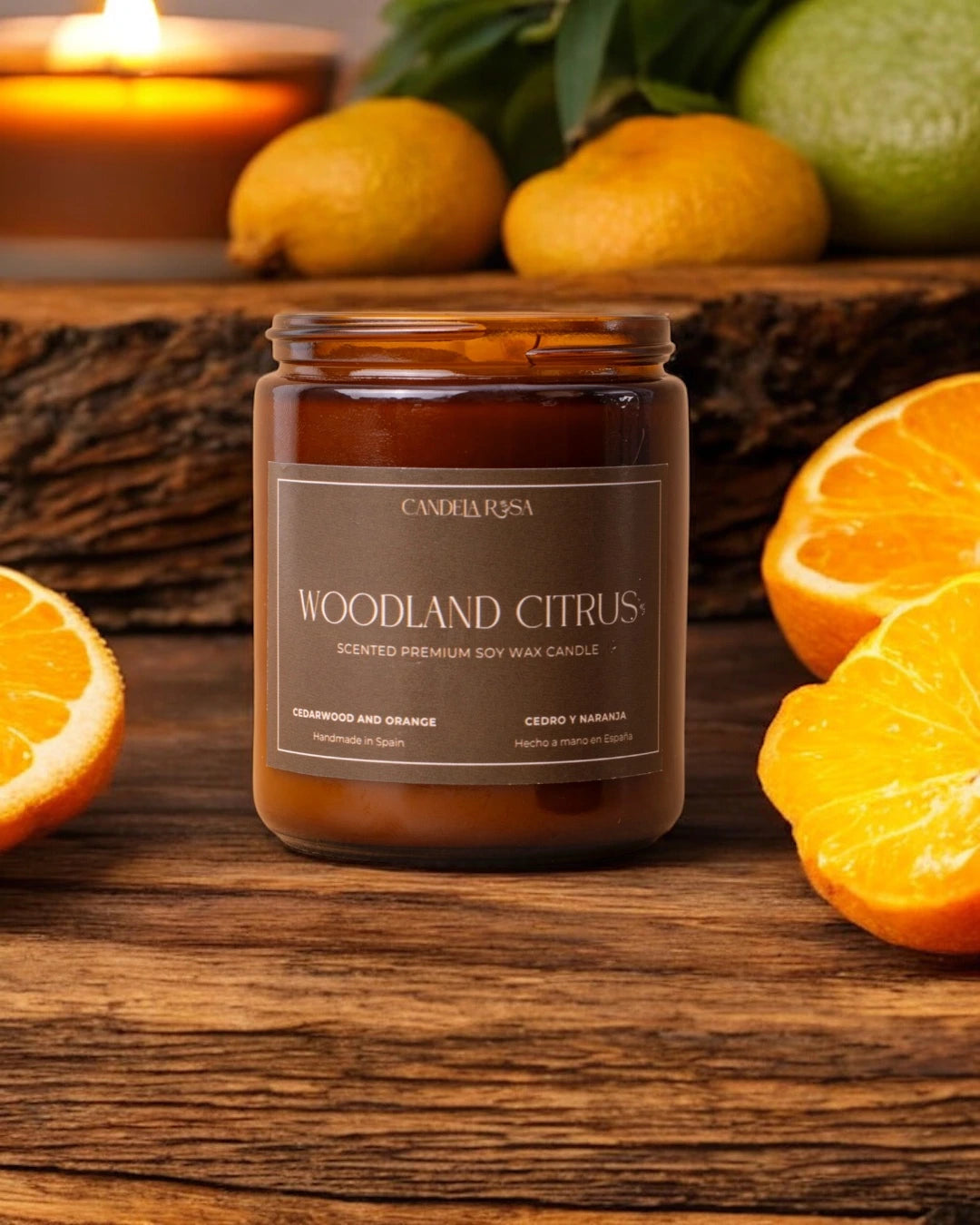 Woodland citrus vela aromática premium cedro y naranja en tarro ámbar con tapa de aluminio candela rosa velas de lujo velas aromáticas lujosas luxury artisan candle soy wax velas veganas velas perfumadas tienda de velas vela relajante vela que huele bien españa